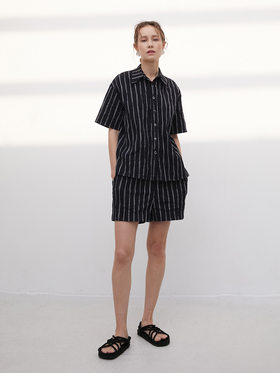 [HAGO] 3R Wrinkle Black Stripe Shirt